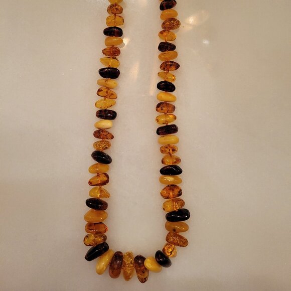 MULTI-COLOUR AMBER NECKLACE - Picture 2 of 4